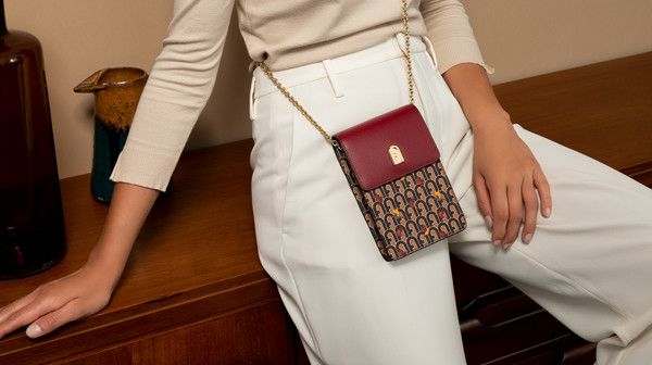 Furla-lookbook-FW2020-PORTFOLIO 8